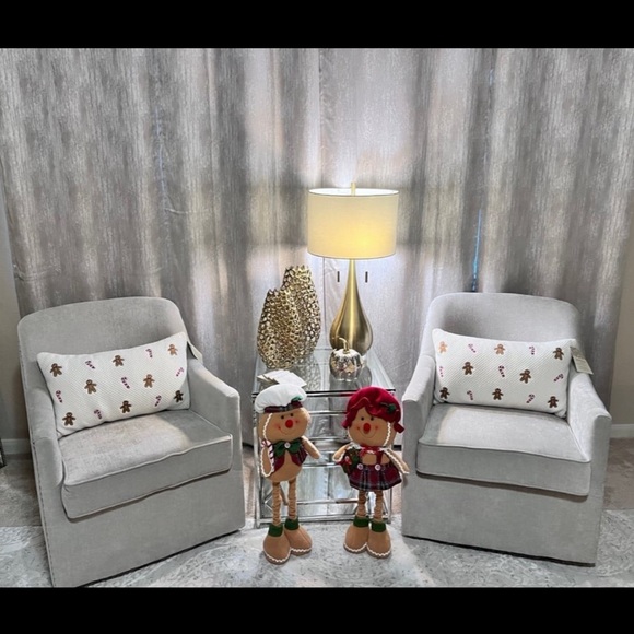 2-NWT CYNTHIA ROWLEY EMBROIDERED GINGERBREAD AND CANDY CANE HOLIDAY PILLOW - Picture 2 of 12